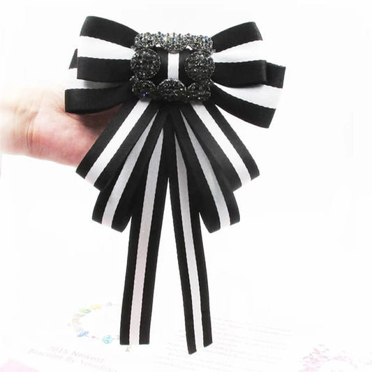 Bowtie Brooch Black/White