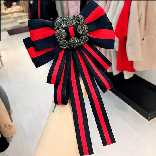 Bowtie brooch